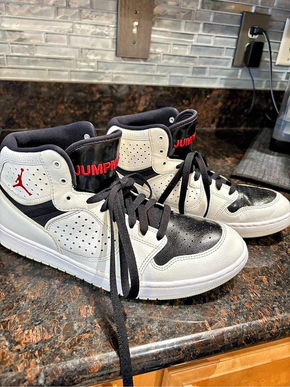 Jordan Air Jordan 1 Mid High Top Leather Sneakers White & Black US 9 Like New